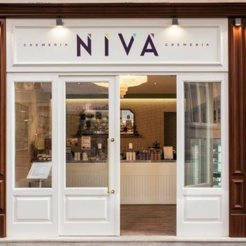 Esterno della gelateria Nivà di Via Lagrange Torino