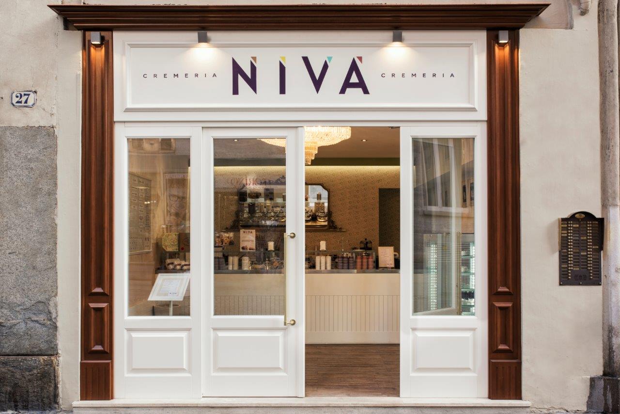 Esterno della gelateria Nivà di Via Lagrange Torino